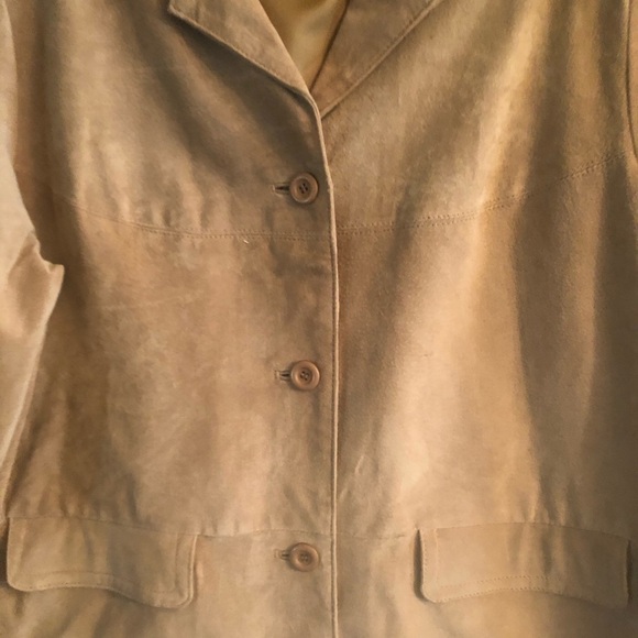 Men’s  Light Suede Tan color in Excellent Used Condition - Picture 4 of 10